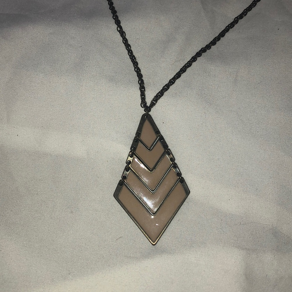 Necklace with geometric pendant